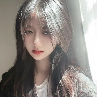 可爱小小姐海报